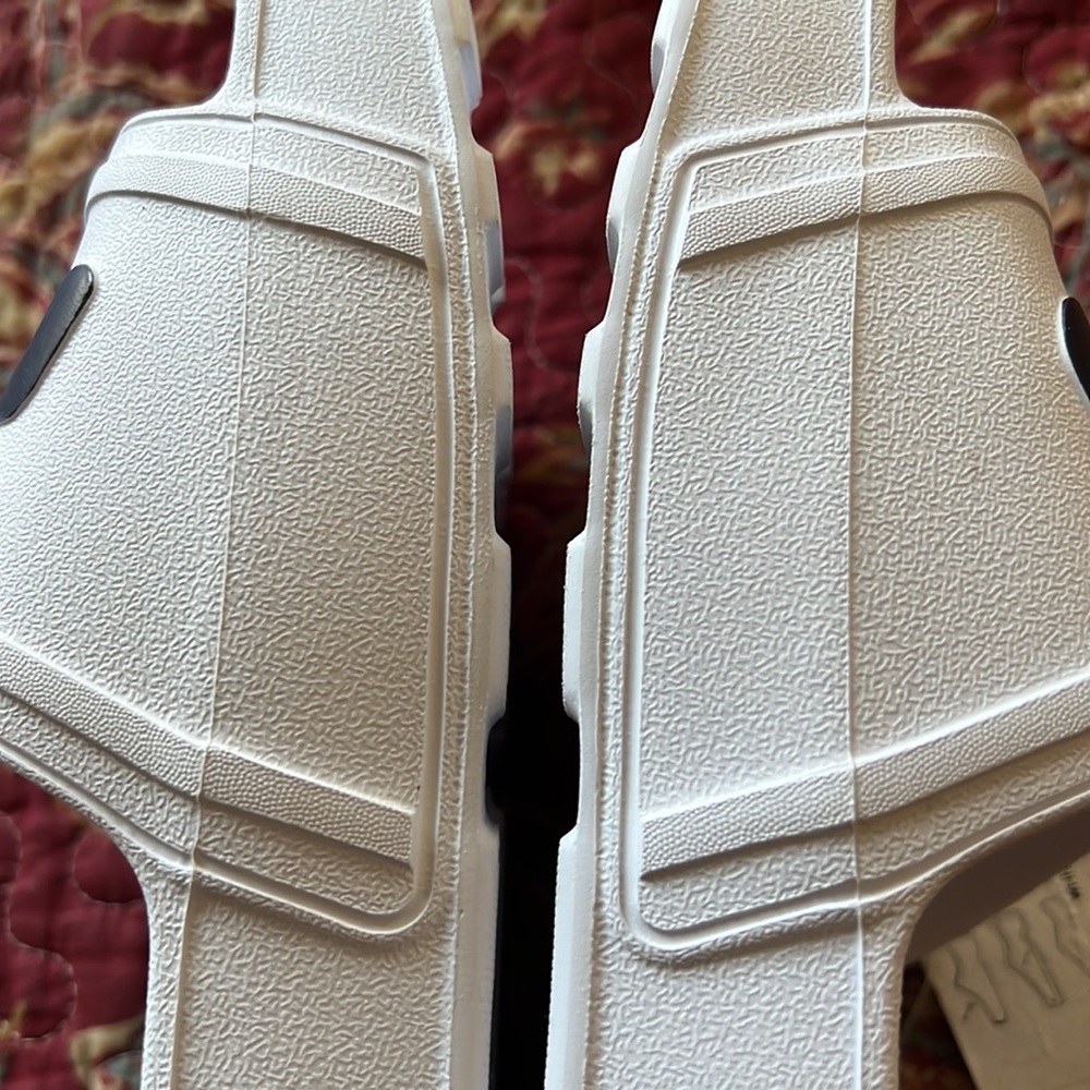 Fila slides NWT size m/8, w/9 - Picture 10 of 10